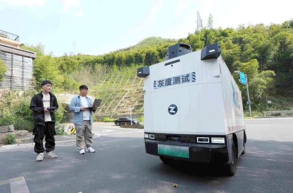 聚盈策略 概念股澄清难掩产业热 无人物流车驶入商业化“快车道”